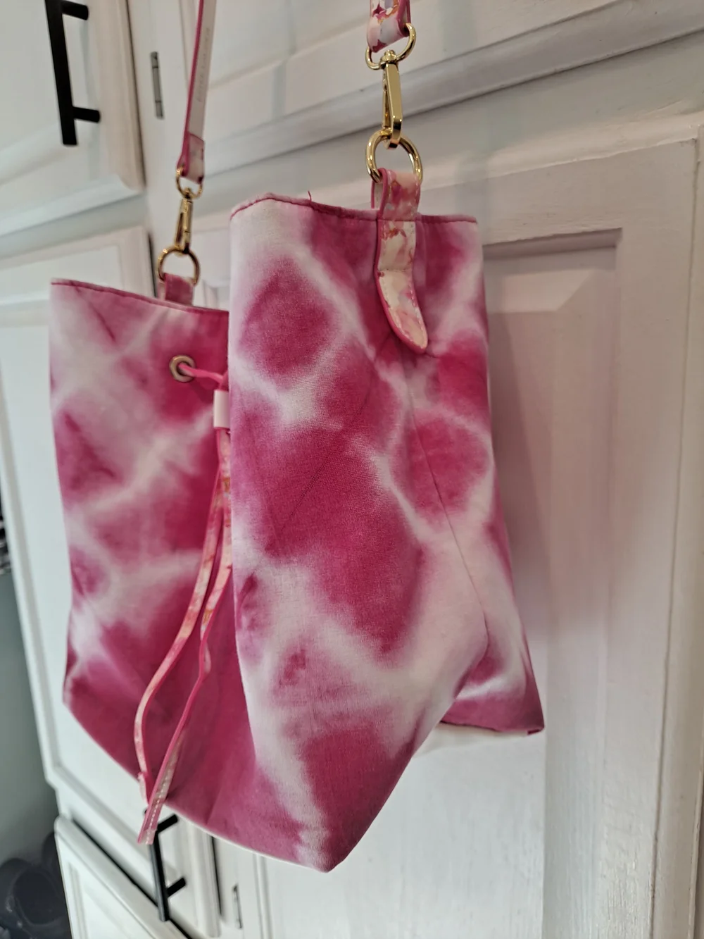 Estee Lauder Pink White Tie-Dye Cotton Poly Bucket Drawstring Hobo Tote Bag